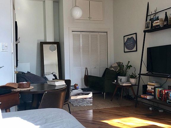 4th image of 1549 N Bell Ave #1R