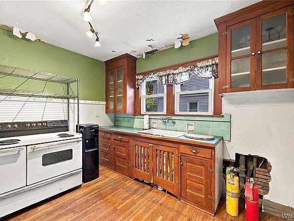 4th image of 113 Springville Ave