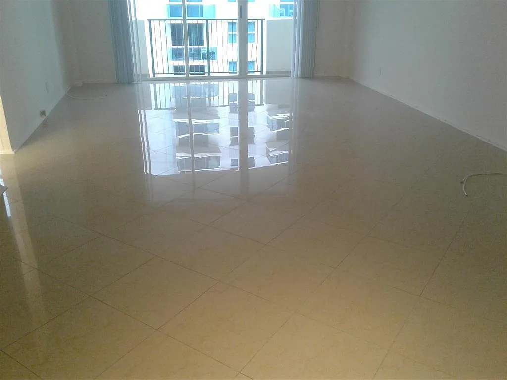 1 bed, 1.0 bath, 905 sqft, $2,500 — Photo 3