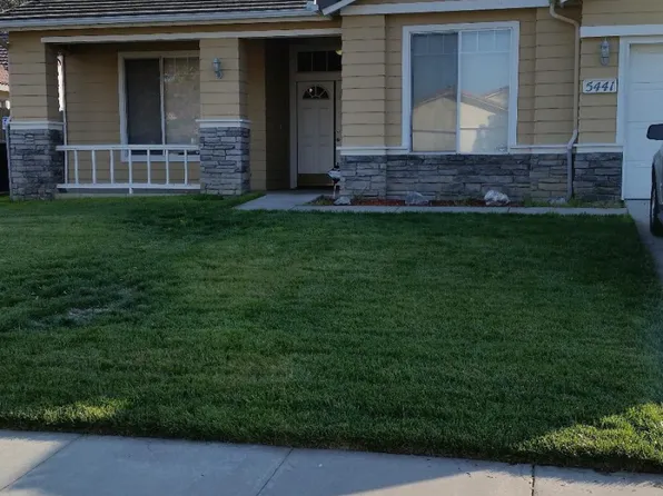 5441 W Evergreen Ct, Visalia, CA 93277