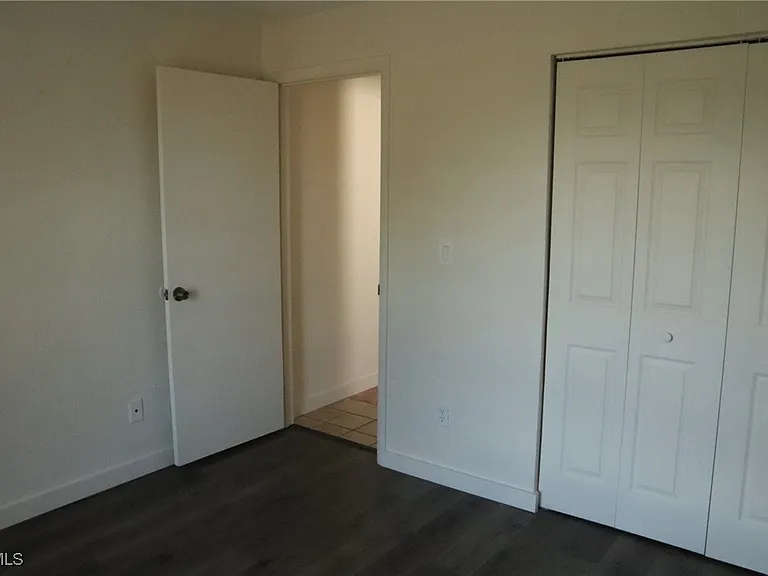 320 Harry Ave S — Photo 23