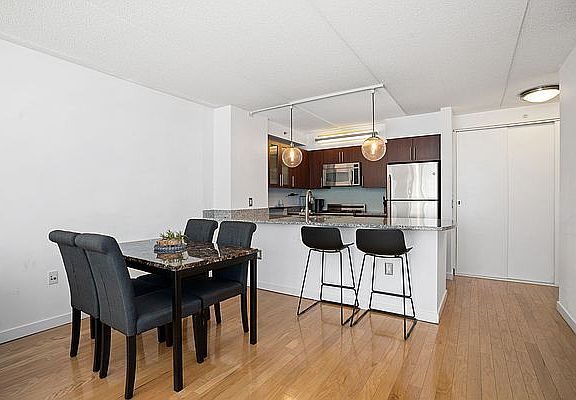 4th image of 555 W 23rd St APT N4e