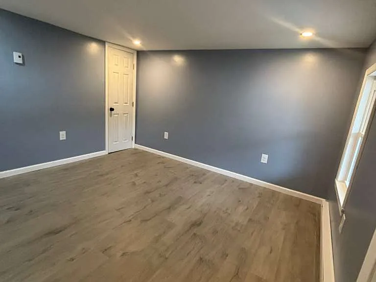 137 W Water St — Photo 15
