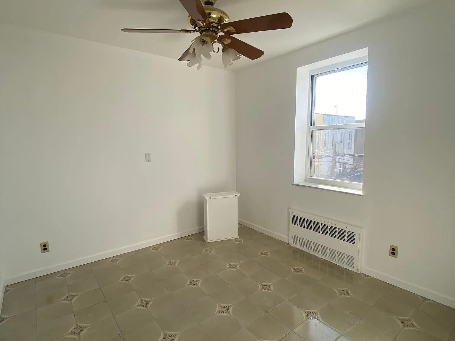 3 bed, 1000 sqft, $2,950 — Photo 3