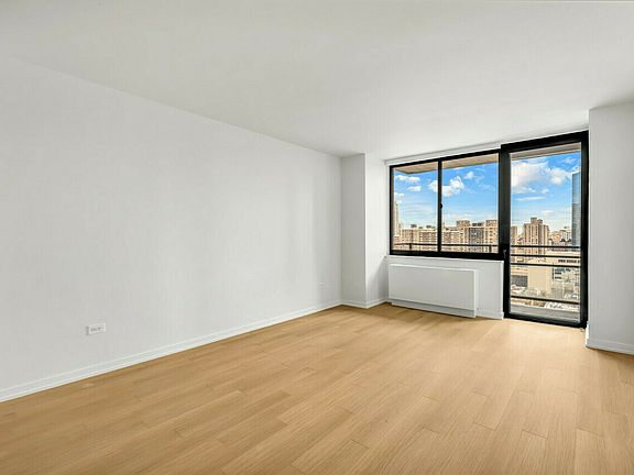 5th image of 200 W 60th St APT 22D