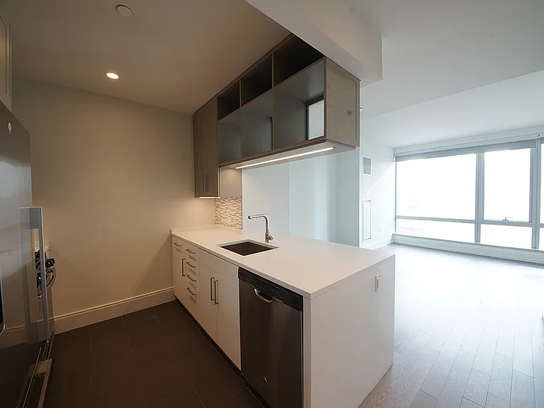555 10th Ave #39M — Photo 6