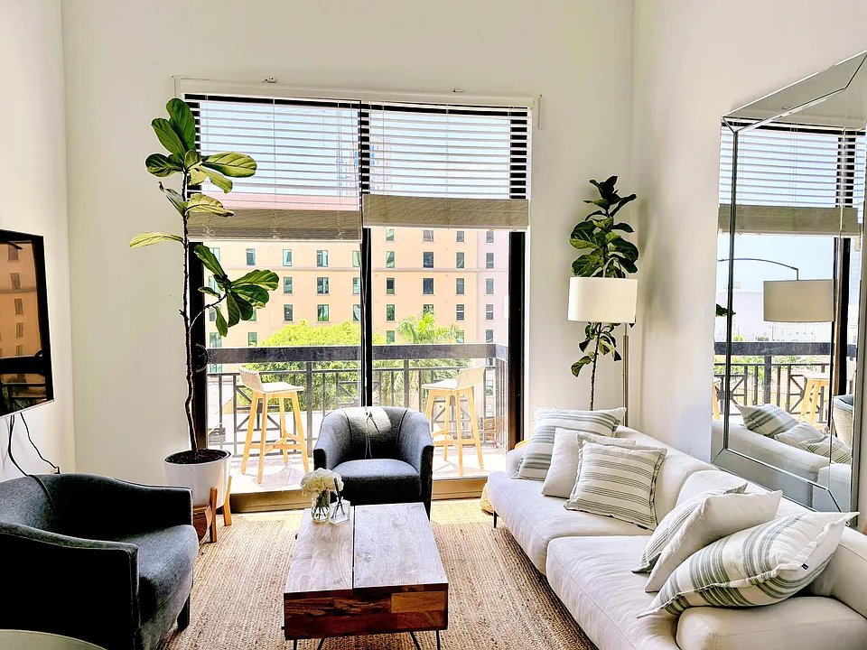 801 S Olive Ave #403