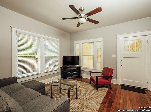 4th image of 226 W Whittier St #1
