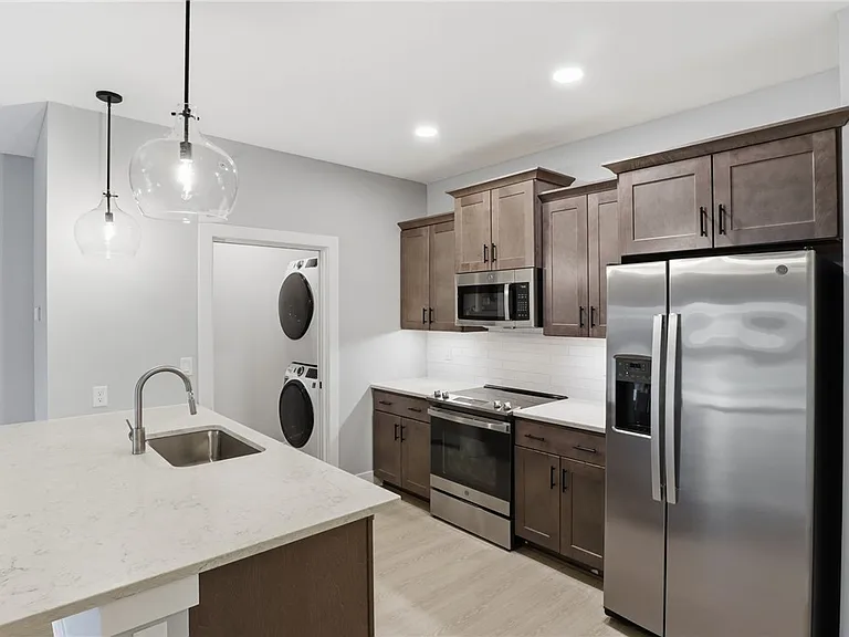 1195 Marina Pkwy — Photo 8