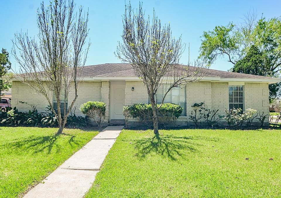 1st image of 11931 Meadowdale Dr