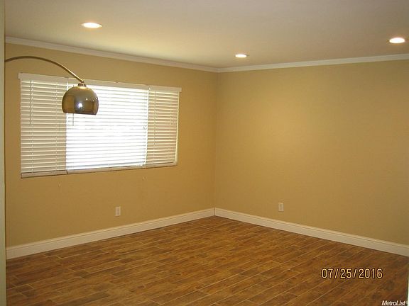 4th image of 1542 Rosemary Ct