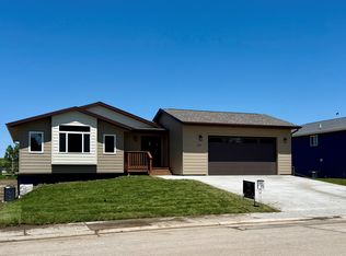 833 Ridgeview St, Belle Fourche, SD 57717