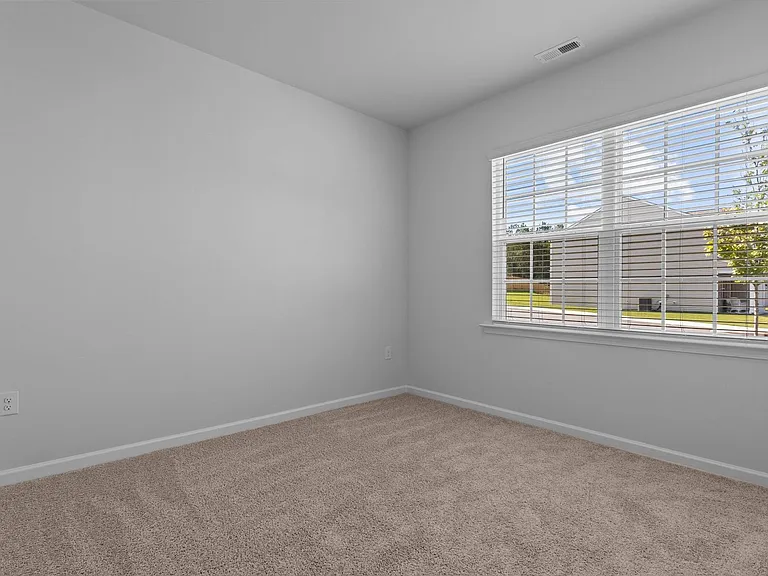 284 Robert Pl — Photo 7