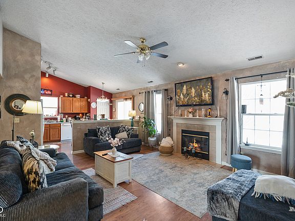 5th image of 133 Fountain Dr