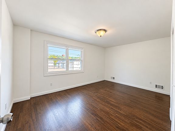 4th image of 433 Hanover Ave