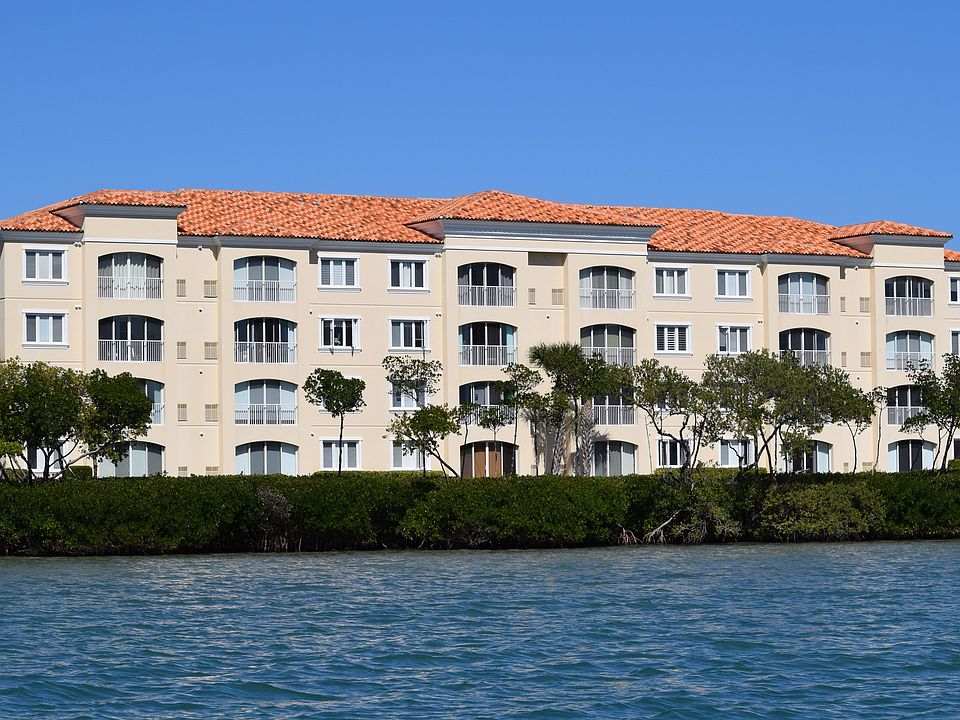 1st image of 22 Harbour Isle Dr W Unit 103
