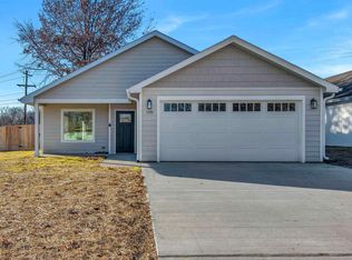 1187 SW Seabrook Ave, Topeka, KS 66604