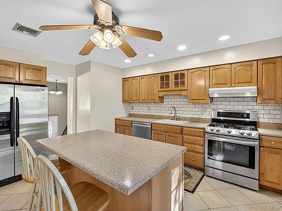 5th image of 27 Jefferson Dr