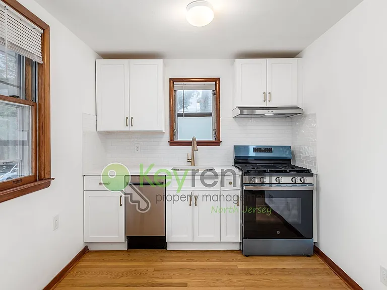 171 Burns Ave — Photo 1