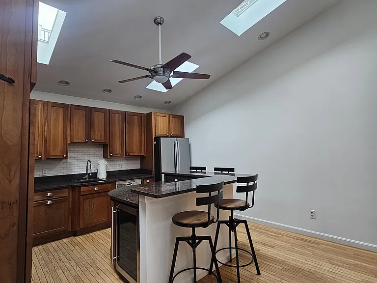 929 Fell St — Photo 4