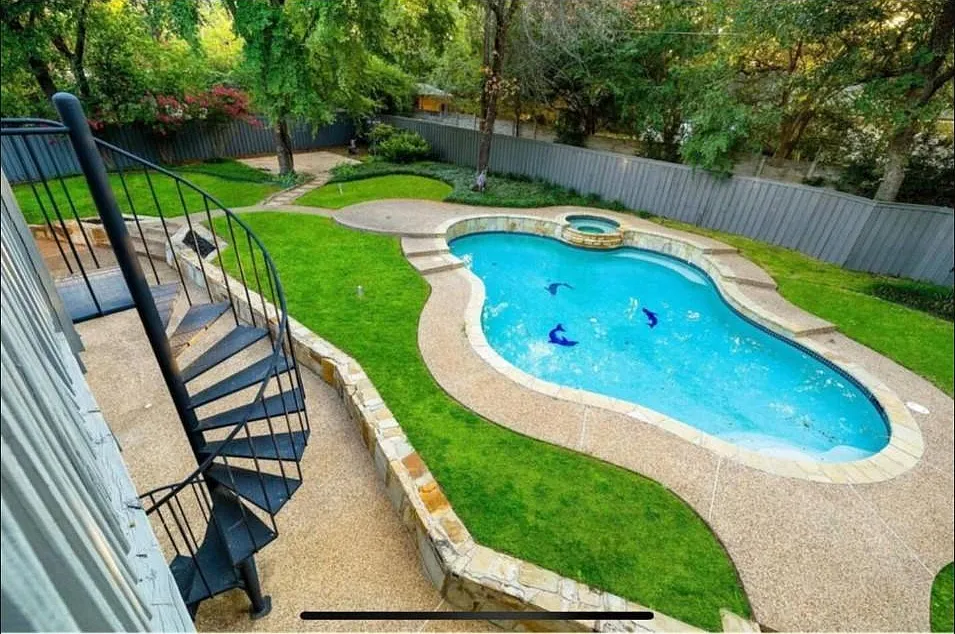5 bed, 2900 sqft, $5,500 — Photo 2