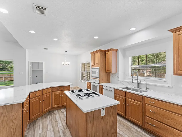 2333 Stableridge Dr — Photo 10
