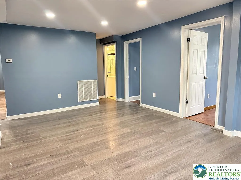 3 bed, 1.0 bath, 1650 sqft, $1,600 — Photo 4