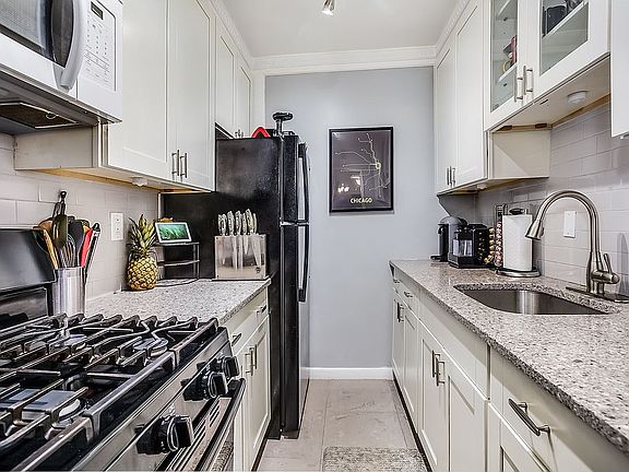 3rd image of 360 Westchester Ave APT 204