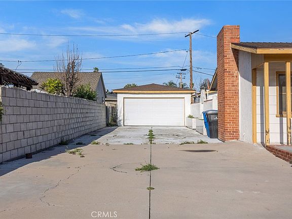 3rd image of 6762 Rainier Ct