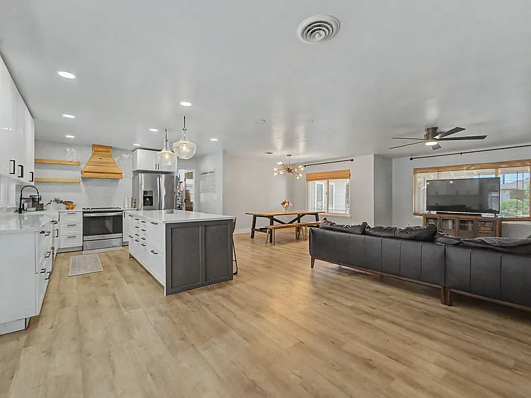 588 Manzanita Way — Photo 9