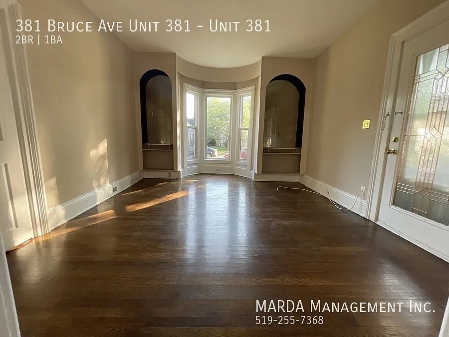 Charming 2 Bed/1bath Main Unit Downtown Windsor + Hydro & Gas — Photo 4