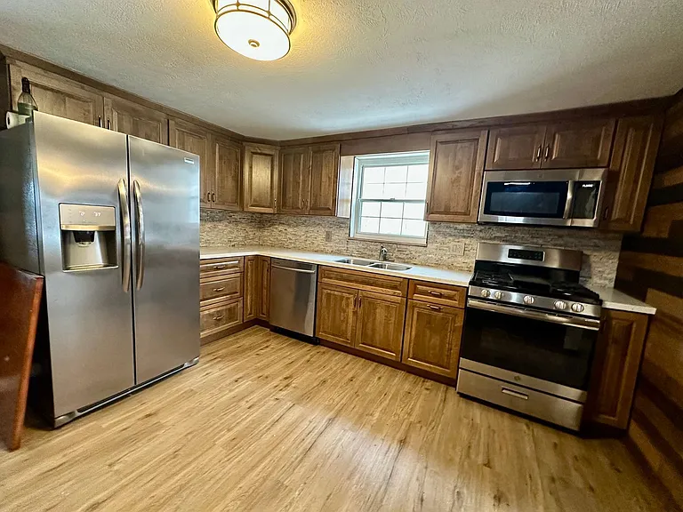 533 Freeport Rd — Photo 4