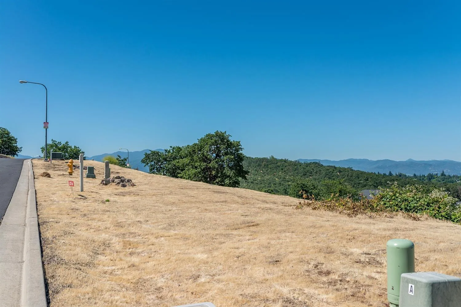 581 E La Strada Cir photo 1