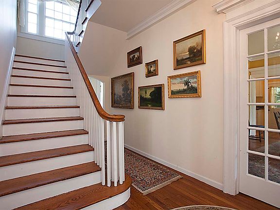 3rd image of 84 Hillcrest Ave