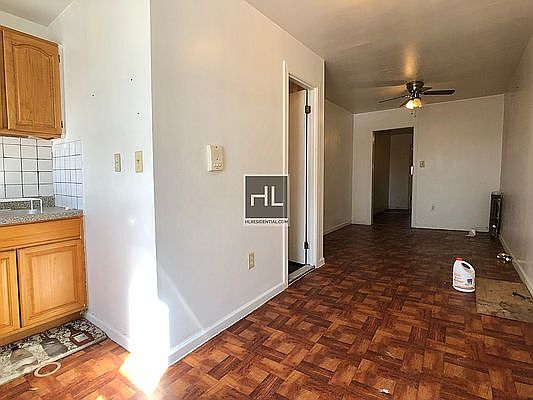 5th image of 692 Henry St APT 4L