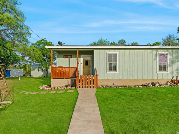 1214 London St, Castroville, TX 78009