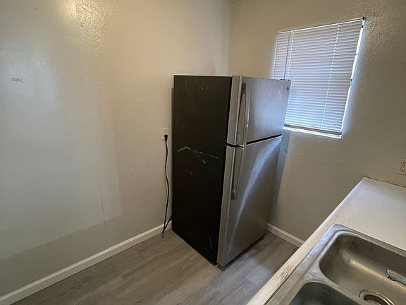 5th image of 713 Baylor St #C