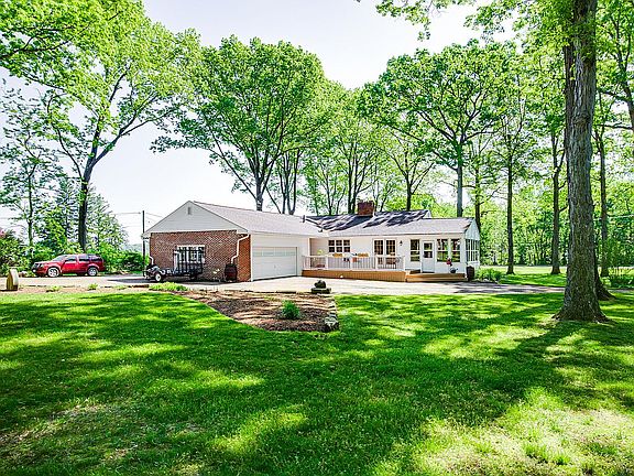 Composite deck to backyard