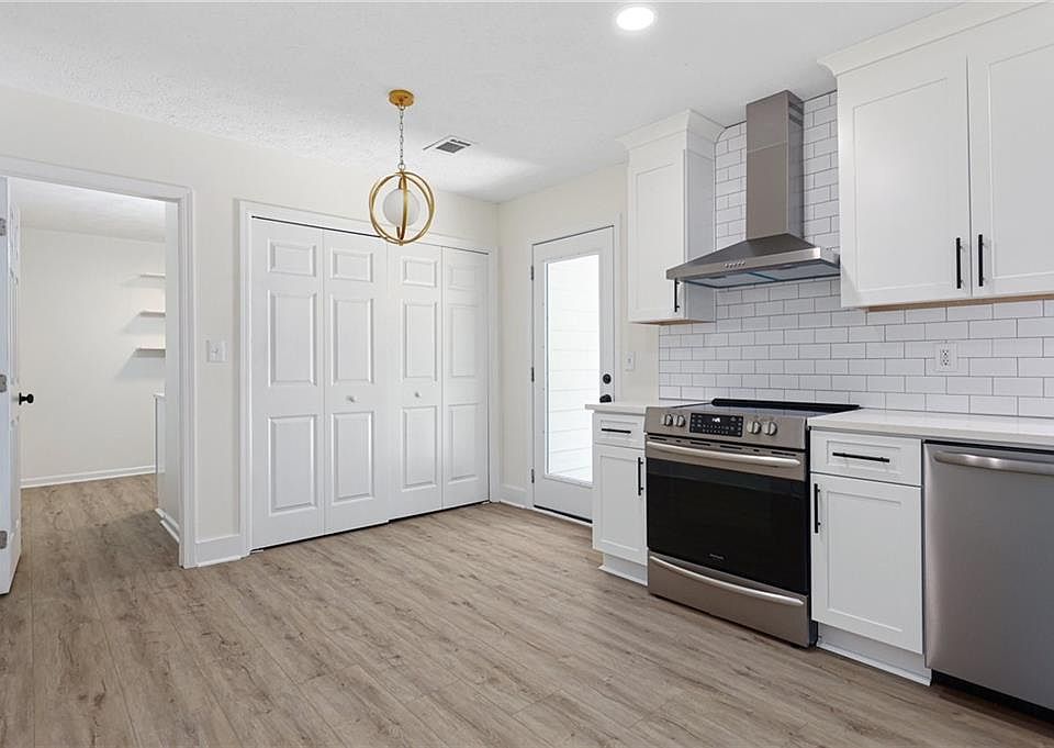 1st image of 2733 Bentwood Dr