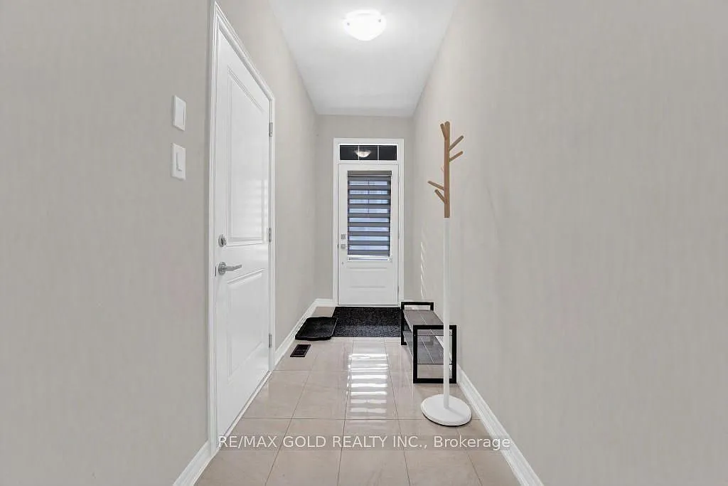 3 bed, $2,799 — Photo 2
