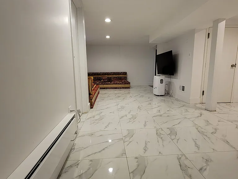108 Riegelmann St — Photo 5