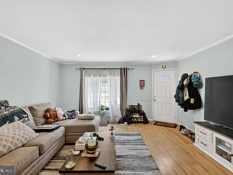 475 Old Elm St — Photo 5