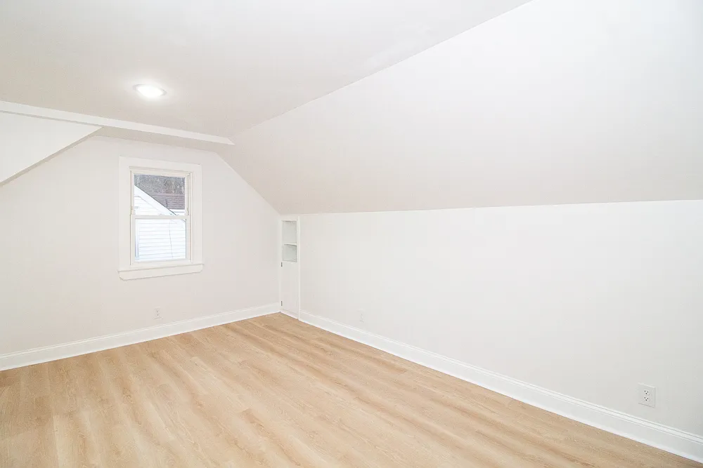 3 bed, 900 sqft, $2,350 — Photo 4