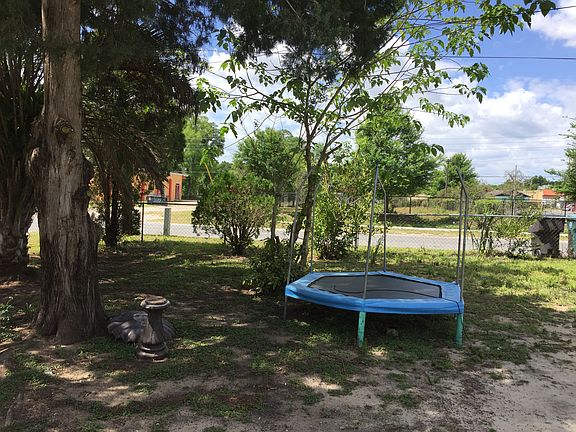 2nd image of 925 NW 15th Ave