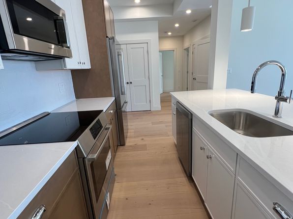 105 Sea St #205