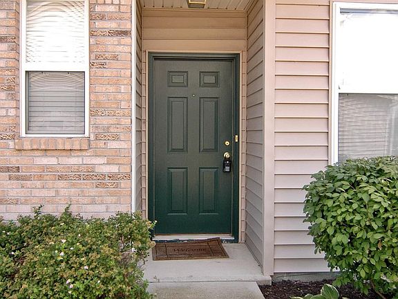 2nd image of 6260 Bishops Pond Ln