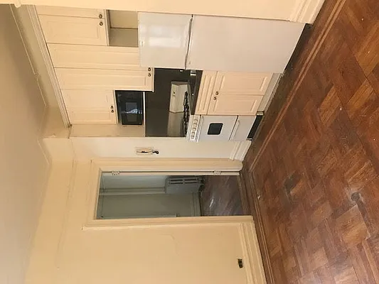 Rented by B Gans Management | media 21