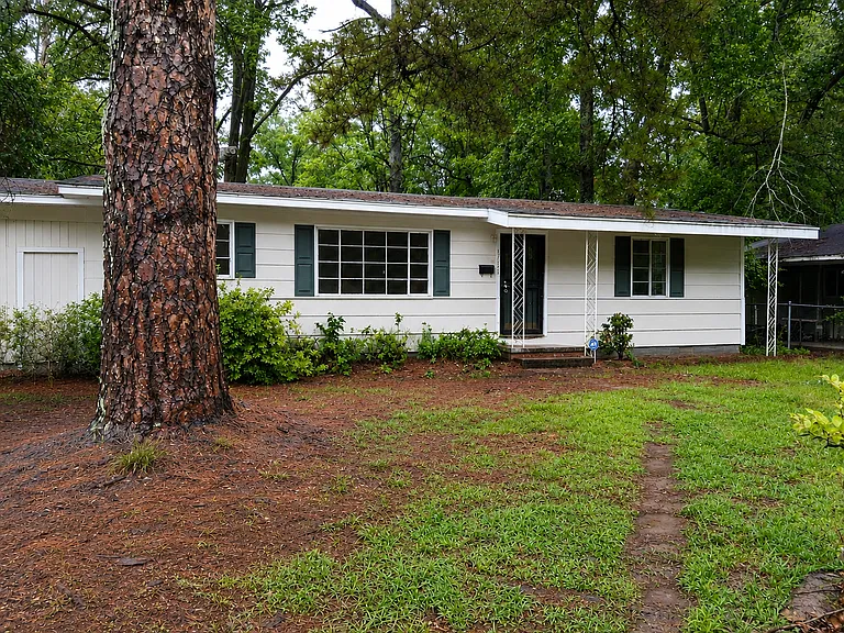 3122 Oak Forest Dr — Photo 1