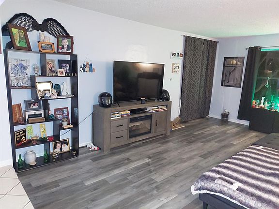 2nd image of 3760 Inverrary Drive #3L