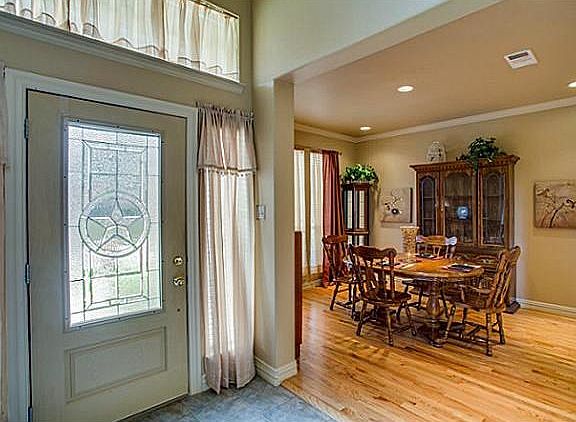 3rd image of 2005 Camelot Dr